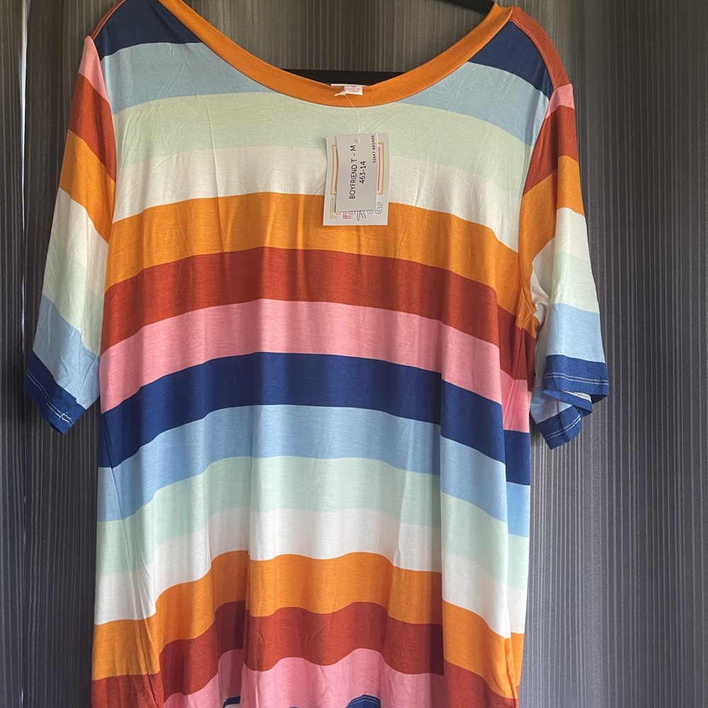 LulaRoe Boyfriend T Shirt Medium